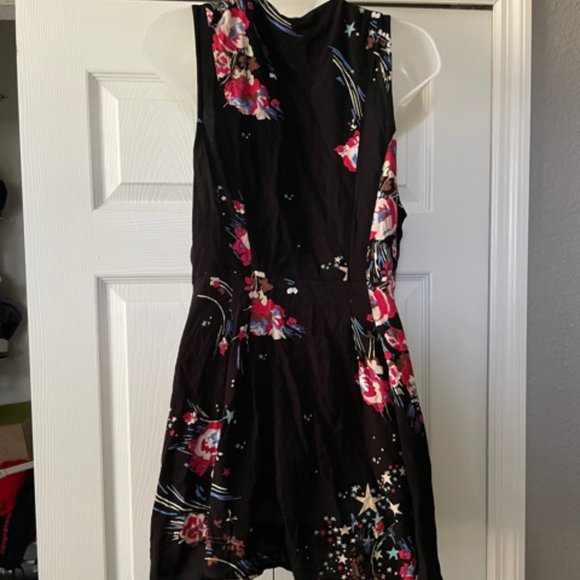 Free People Floral & Star Sleeveless Wrap Tunic Top NWT - Picture 6 of 7